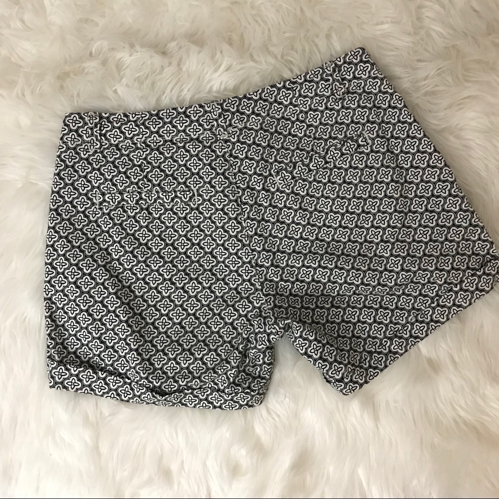 Banana Republic Black & White Shorts - Picture 2 of 3